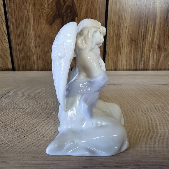 Russ Berrie Angel Figurine Mother Hugging Daughter Girl Heaven Love #15476 3.5" - Picture 3 of 7